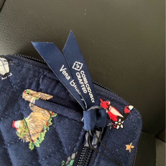 NWT Vera Bradley Christmas Pattern Wallet, Navy Blue Background - Picture 5 of 5